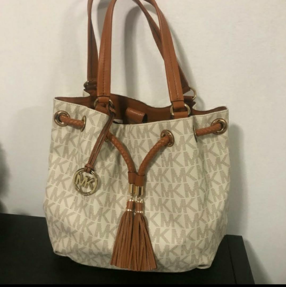 ✋ SOLD ✋Michael Kors Tassel Tote Bag